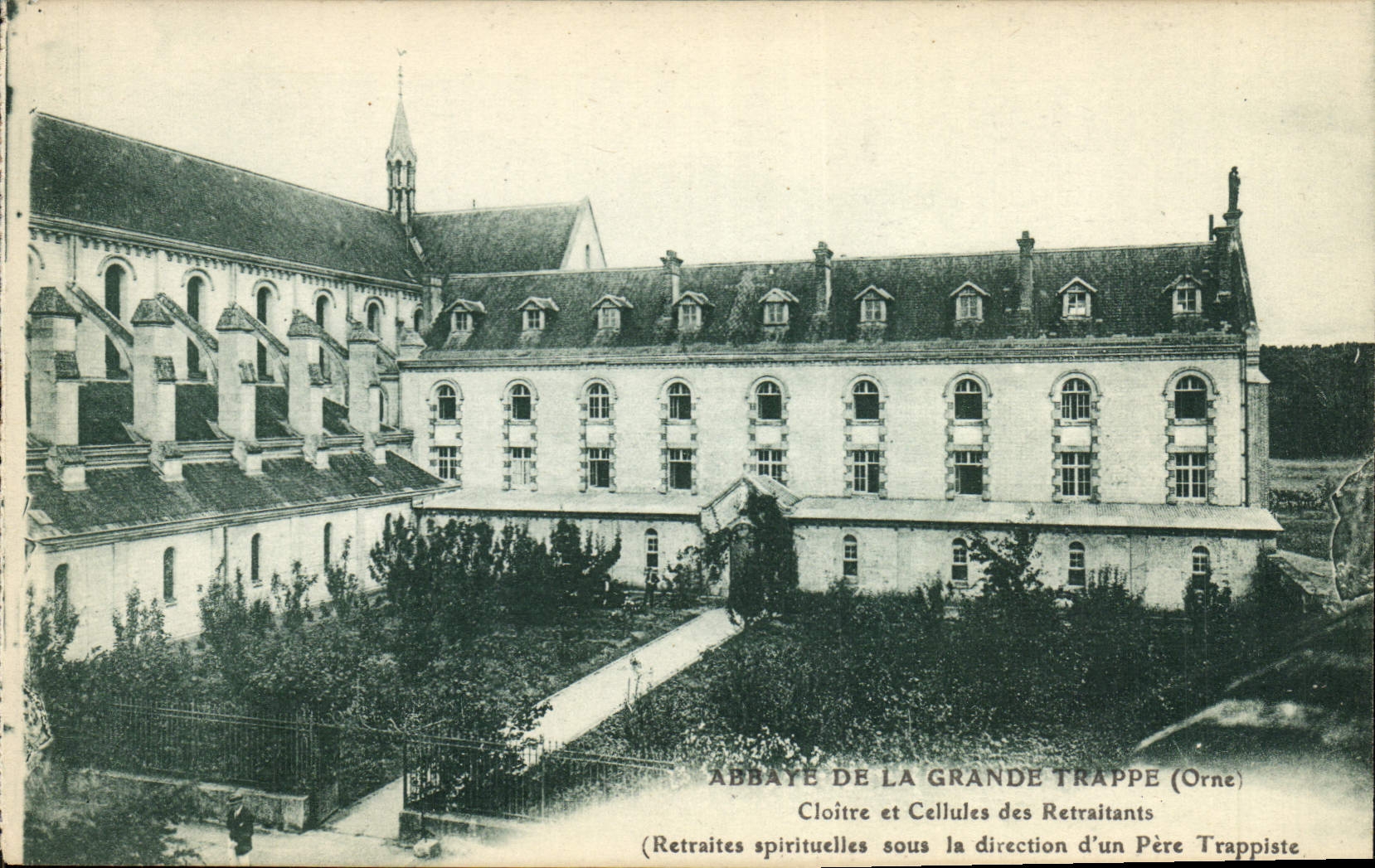 CPA Abbaye De La Grande Trappe Cloitre et cellules des retraitants