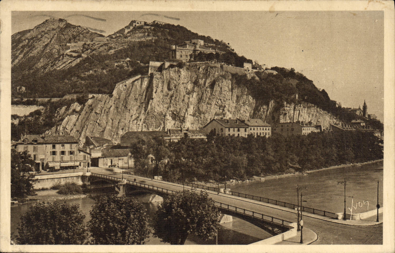 Fortalezas de Grenoble de la POSTAL de la VENDIMIA del plano y del Bastille y el puente de Francia
