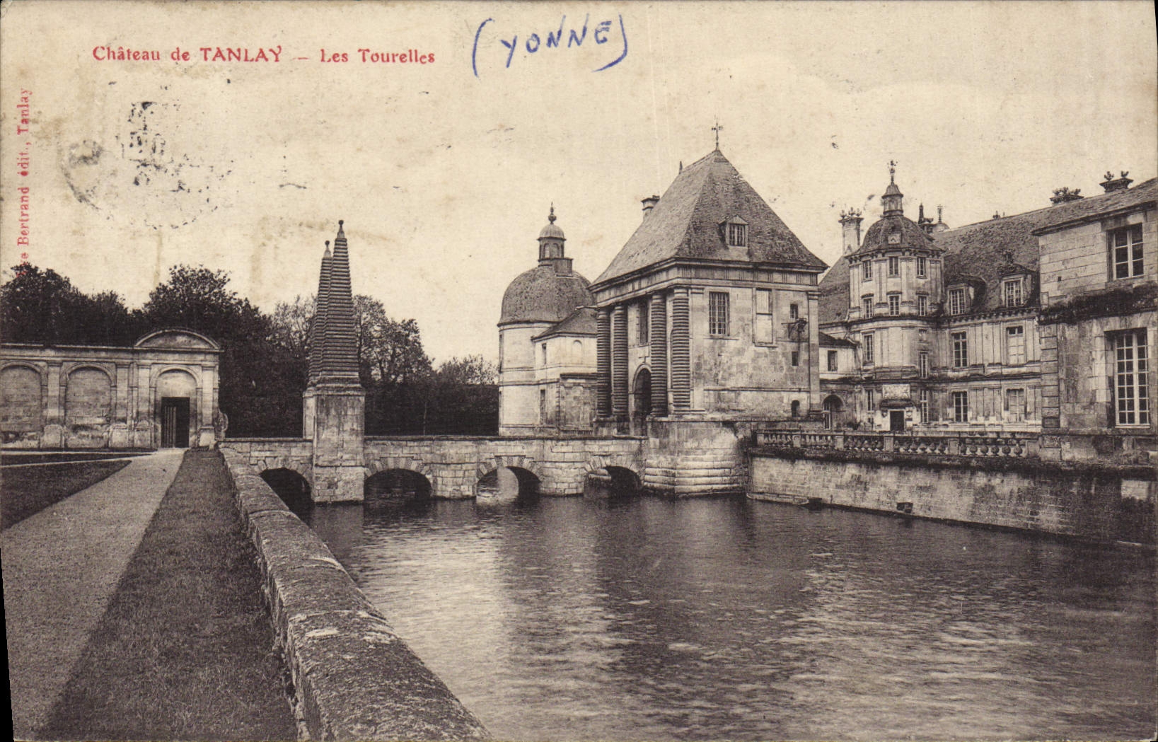 VINTAGE POSTCARD Castle of Tanlay Turrets