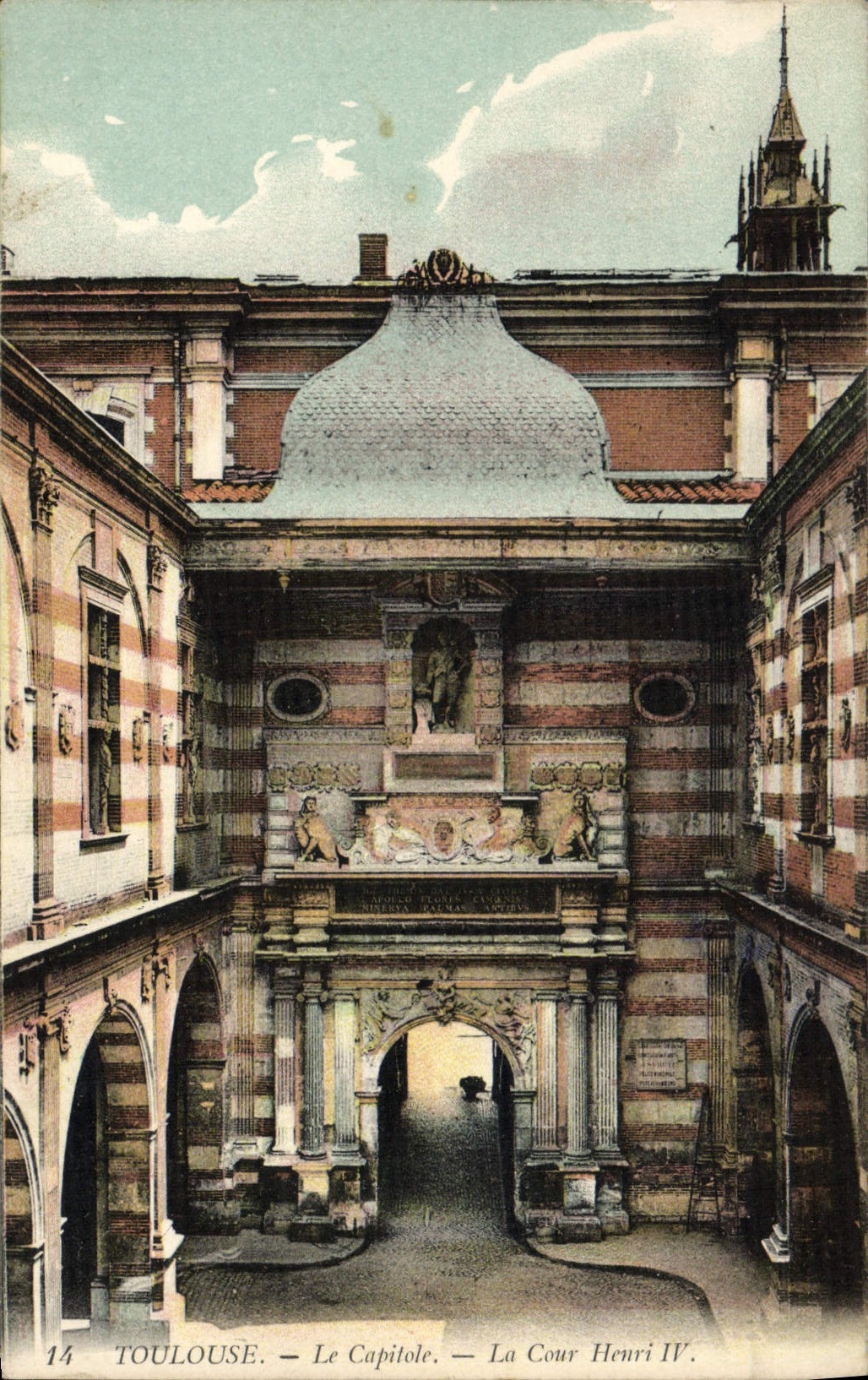VINTAGE POSTCARD Toulouse Capitole the court Henri IV