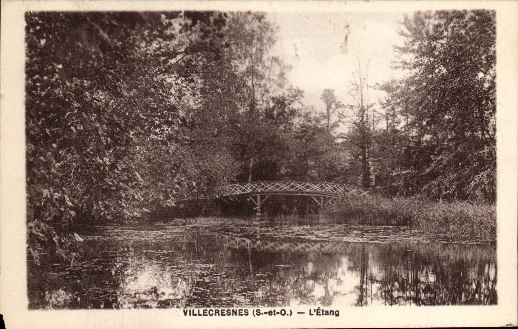 VINTAGE POSTCARD Villecresnes the Pond