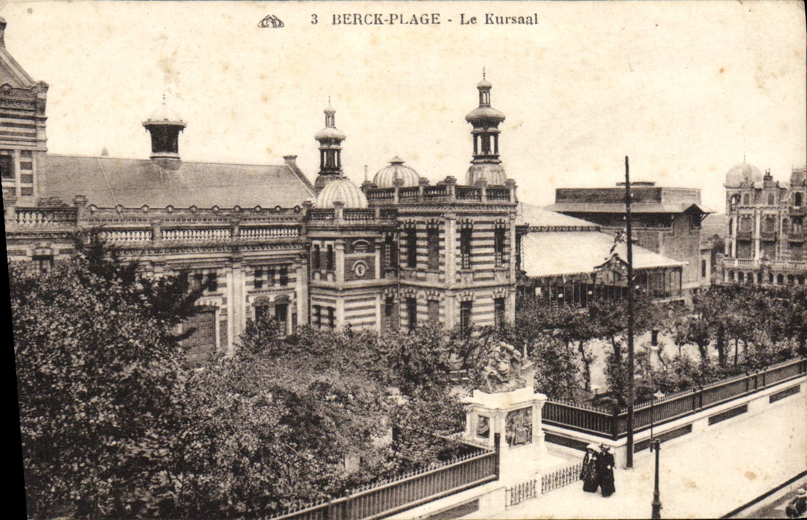 VINTAGE POSTCARD Berck Beach Kursaal
