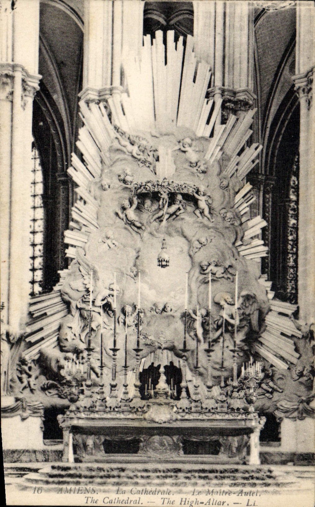 CPA Amiens La Cathedrale Le Maitre autel