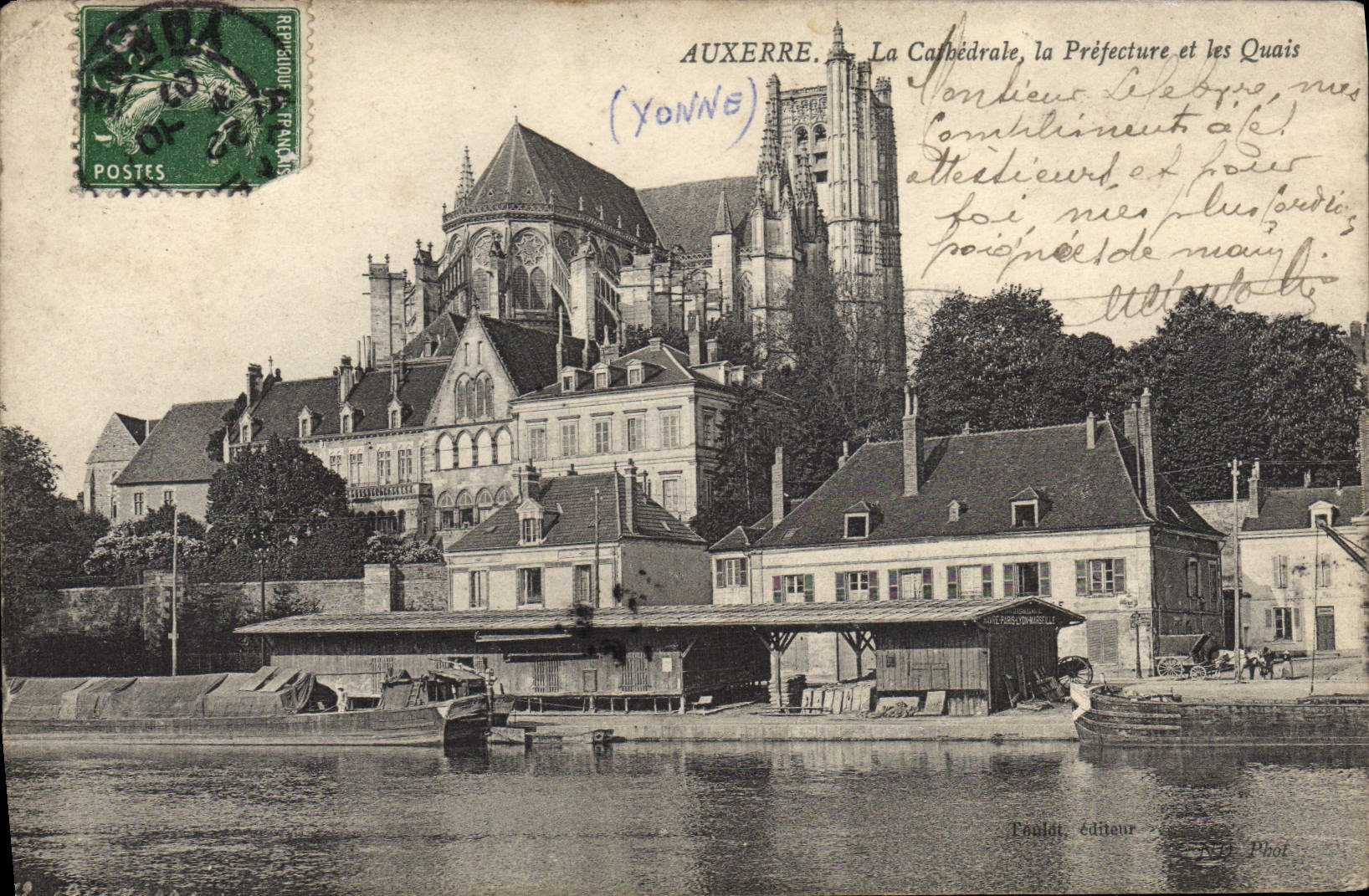 CPA Auxerre La Cathedrale la Prefecture et les Quais