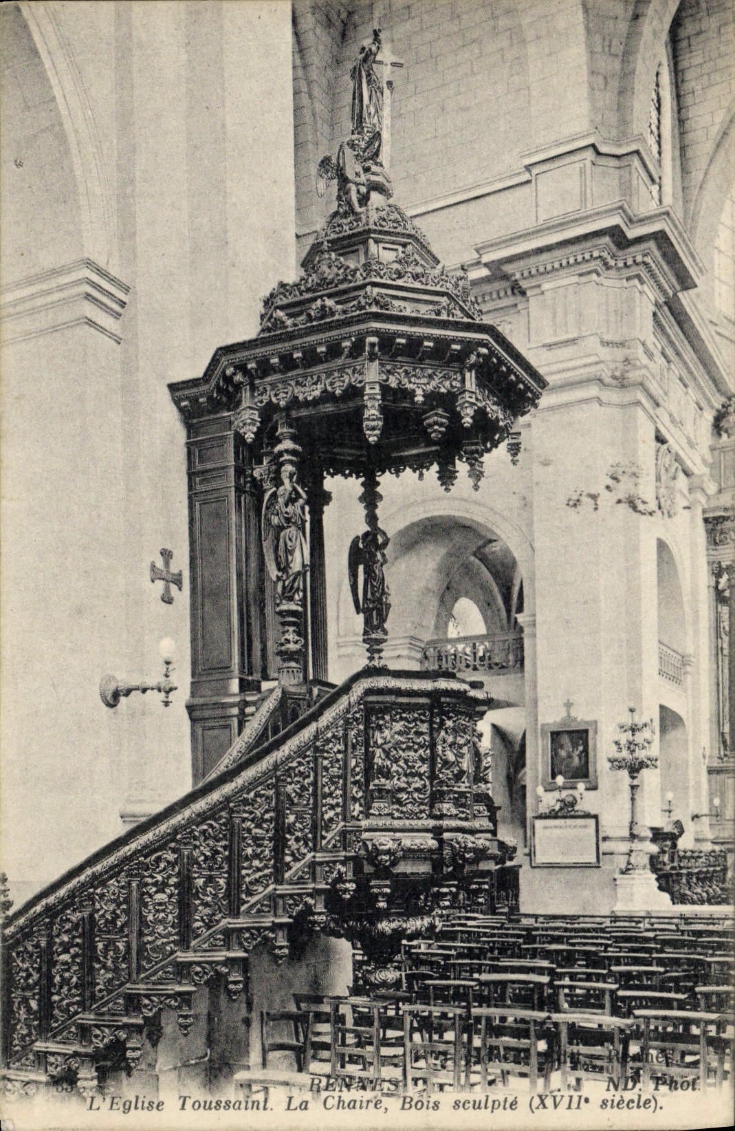 La iglesia del Día de Todos los Santos dados de la VENDIMIA POSTAL el púlpito