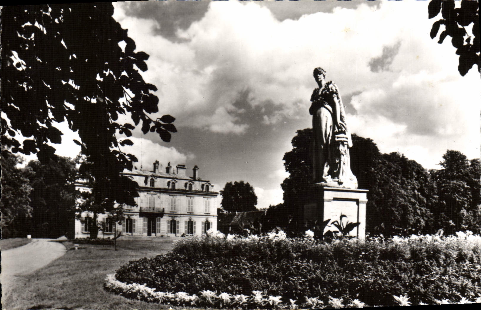 CPM Chateau de Bois Preau Rueil Malmaison