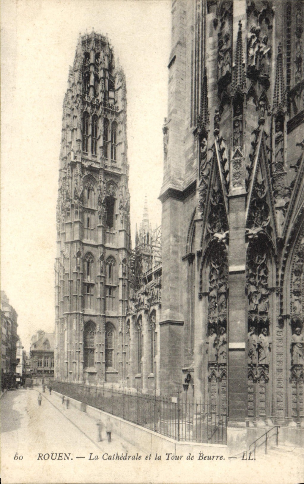 CPA Rouen La cathedrale et la tour de Beurre