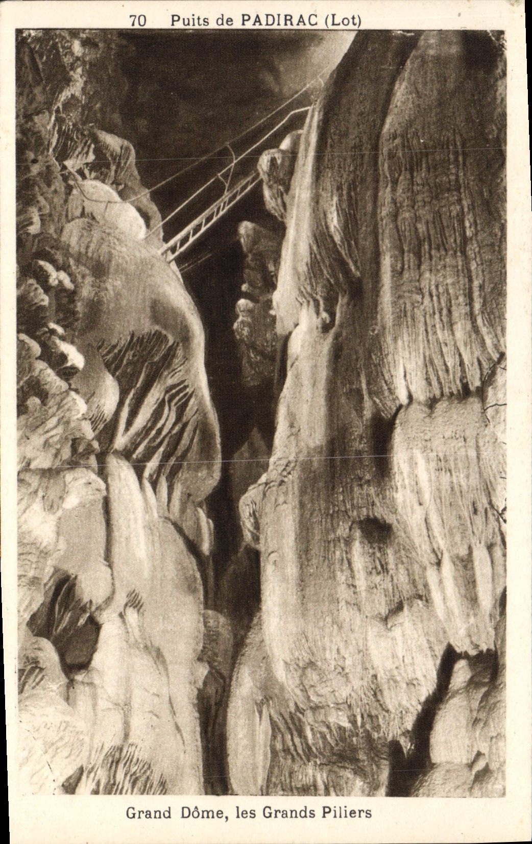 CPA Puits de Padirac Grand Dome Les grands piliers