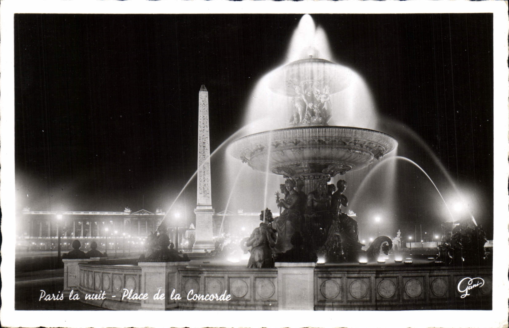 CPM Paris la nuit Place de la Concorde