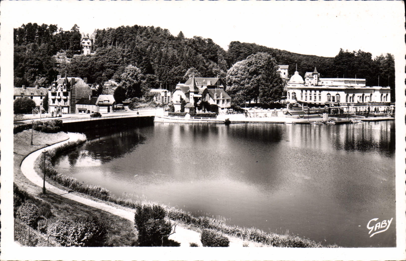 CPA Bagnoles de L'Orne Casino du Lac et Route de Tesse