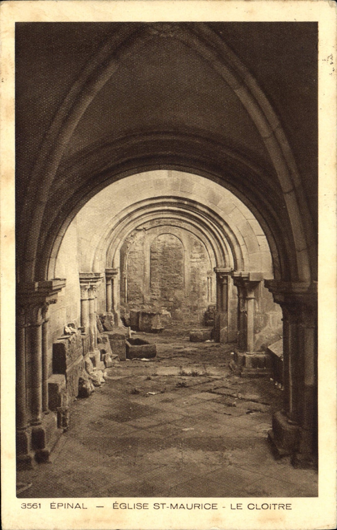 CPA Epinal Eglise St Maurice Le Cloitre