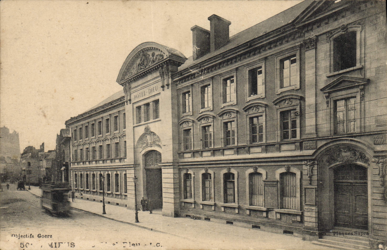 VINTAGE POSTCARD Amiens Hotel God