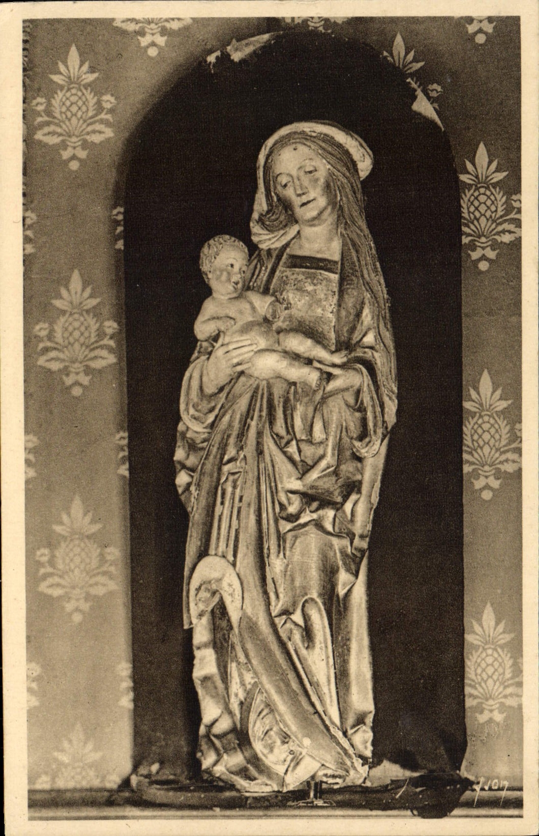 CPA Chateau de Langeais La Vierge en Bois Dore