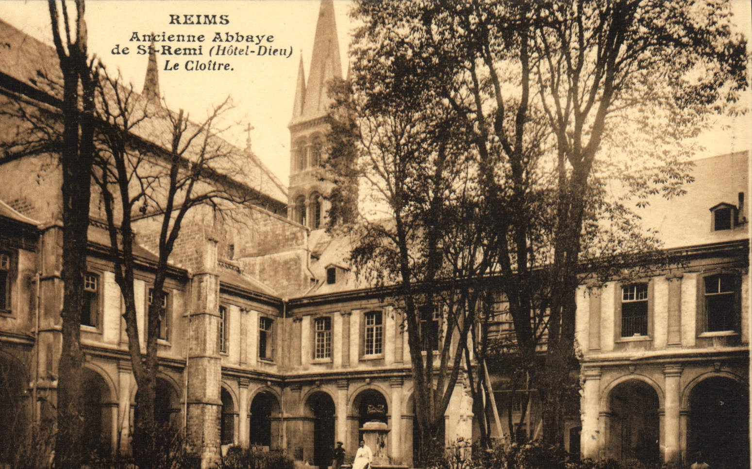 Abadía vieja de Reims de la POSTAL de la VENDIMIA de St Remi el claustro