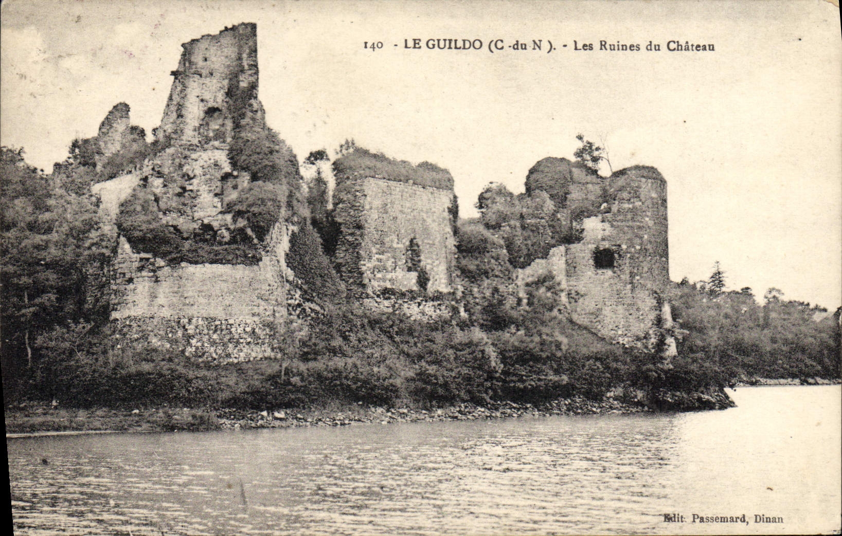 CPA Le Guildo Les Ruines du Chateau