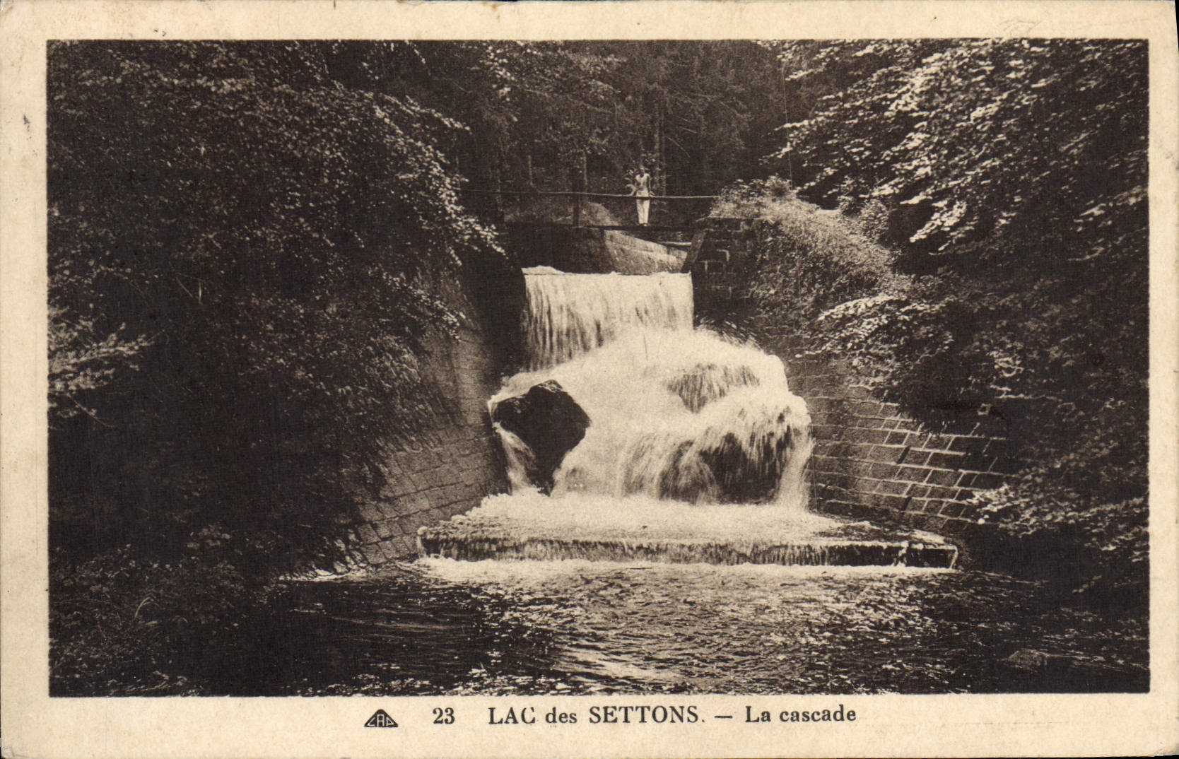 VINTAGE POSTCARD Lake of Settons the Cascade