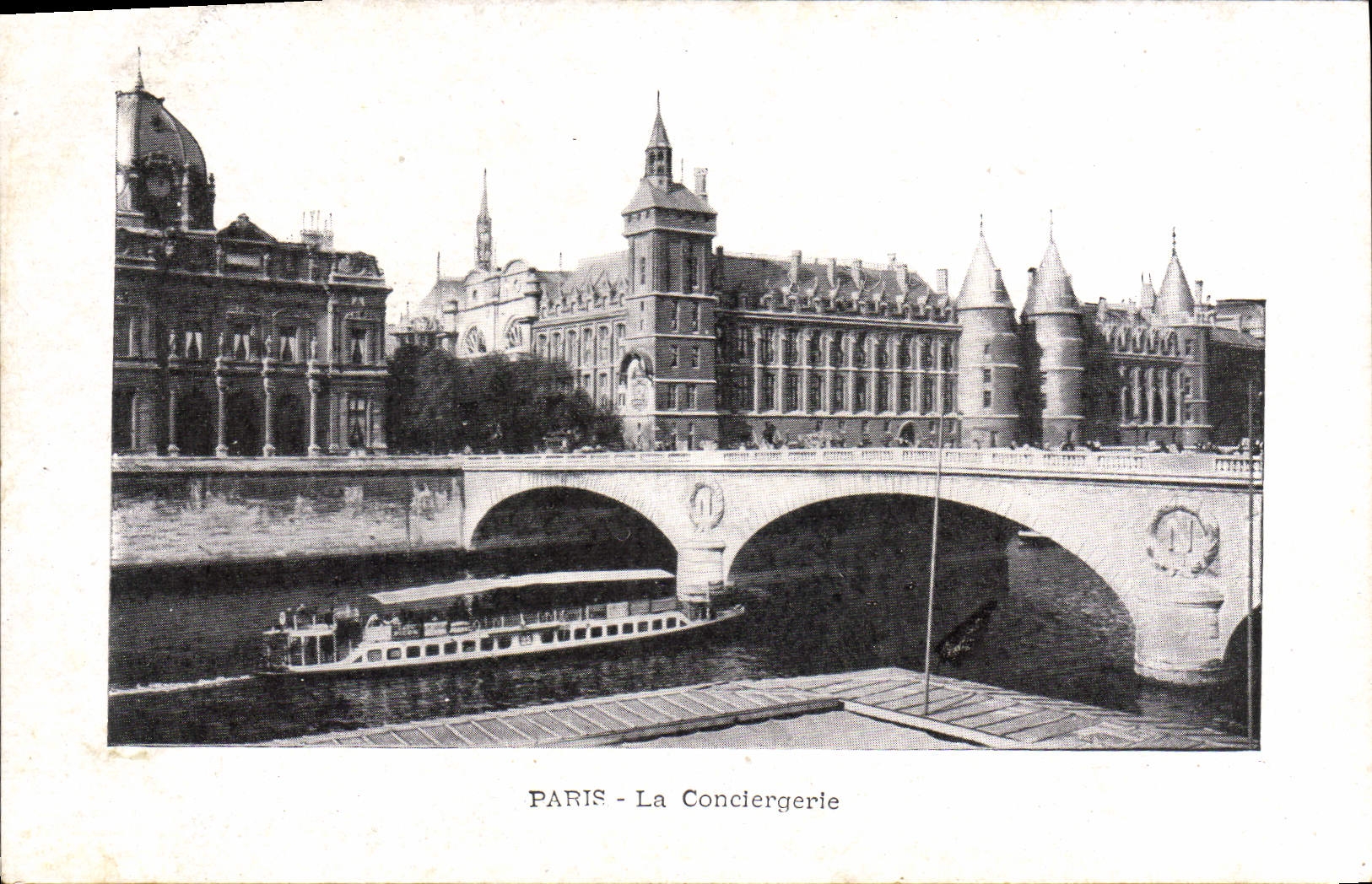 CPA Paris La Conciergerie Bateau Peniche