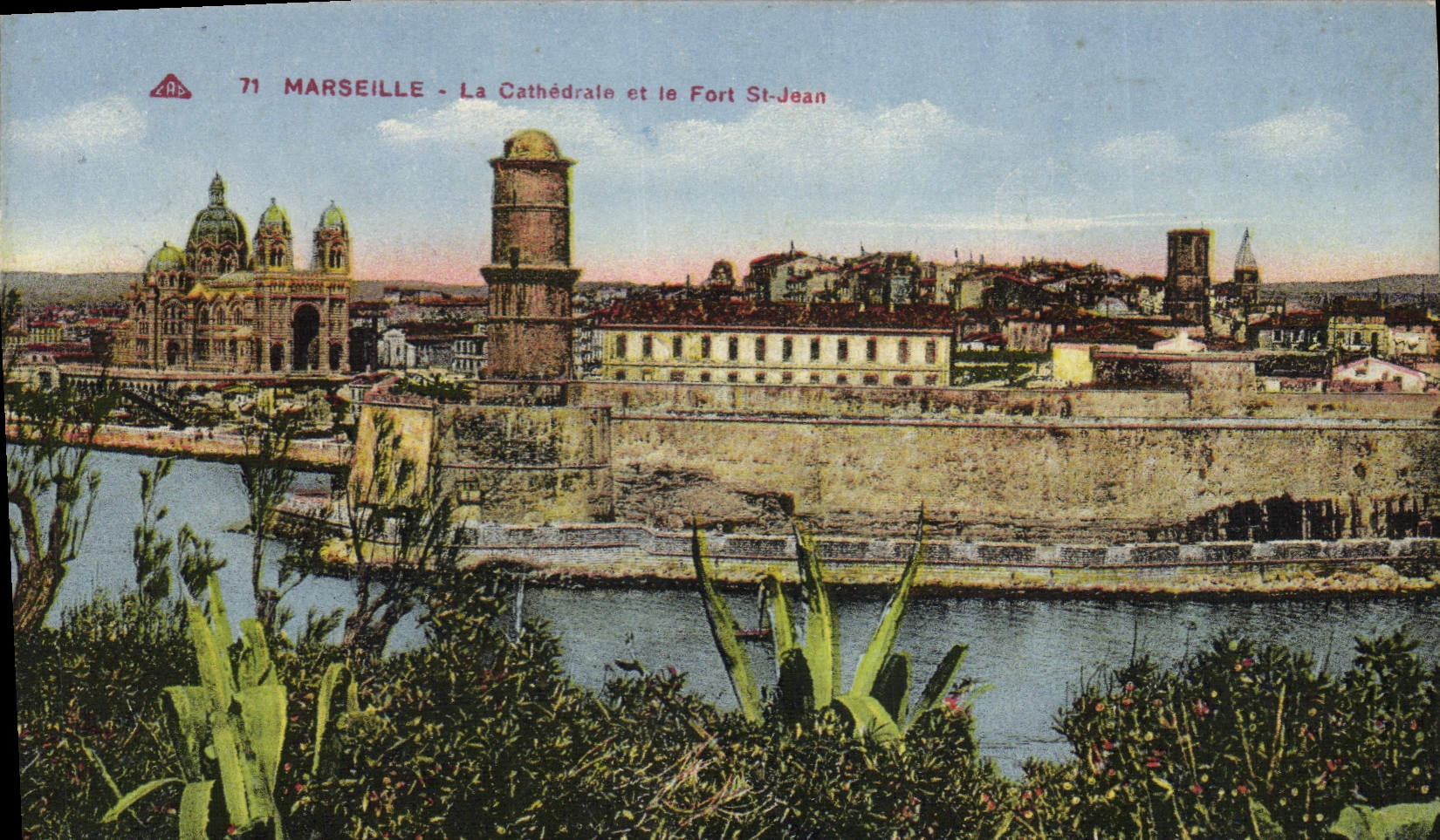 CPA Marseille La Cathedrale Et Le Fort St Jean