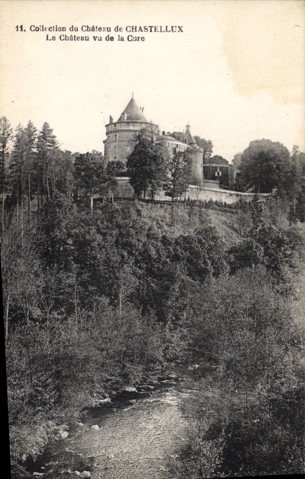 POSTAL Castle De Chastellux de la VENDIMIA el castillo visto de la curación