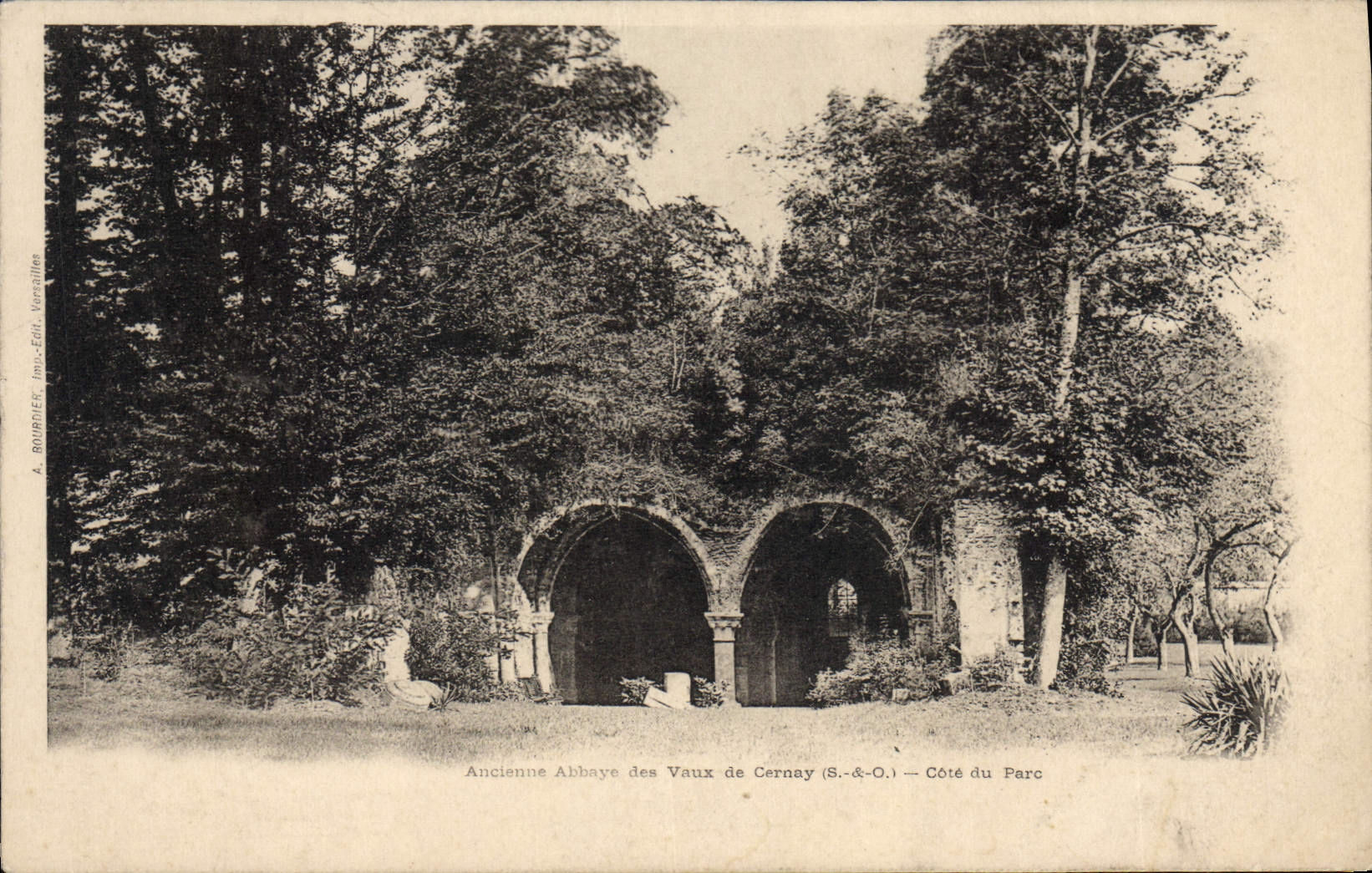 CPA Ancienne Abbaye des Vaux De Carnay Cote Du Parc