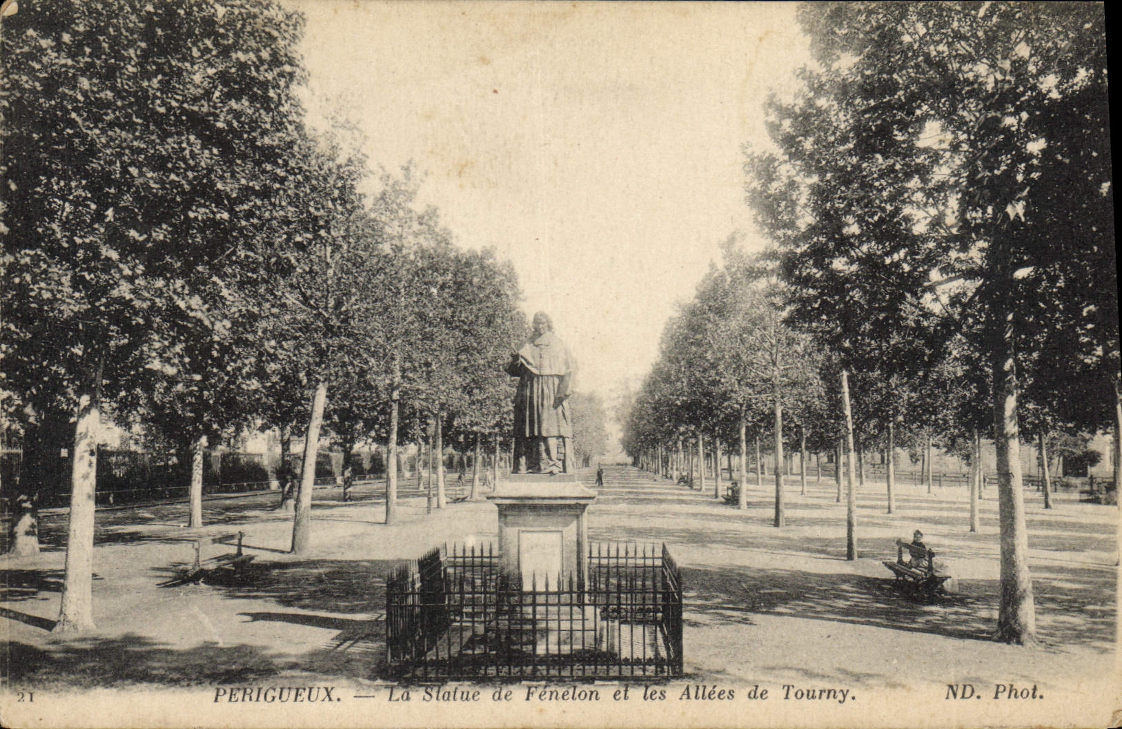 CPA Perigueux La Statue De Fenelon Et Les Allees De Tourny