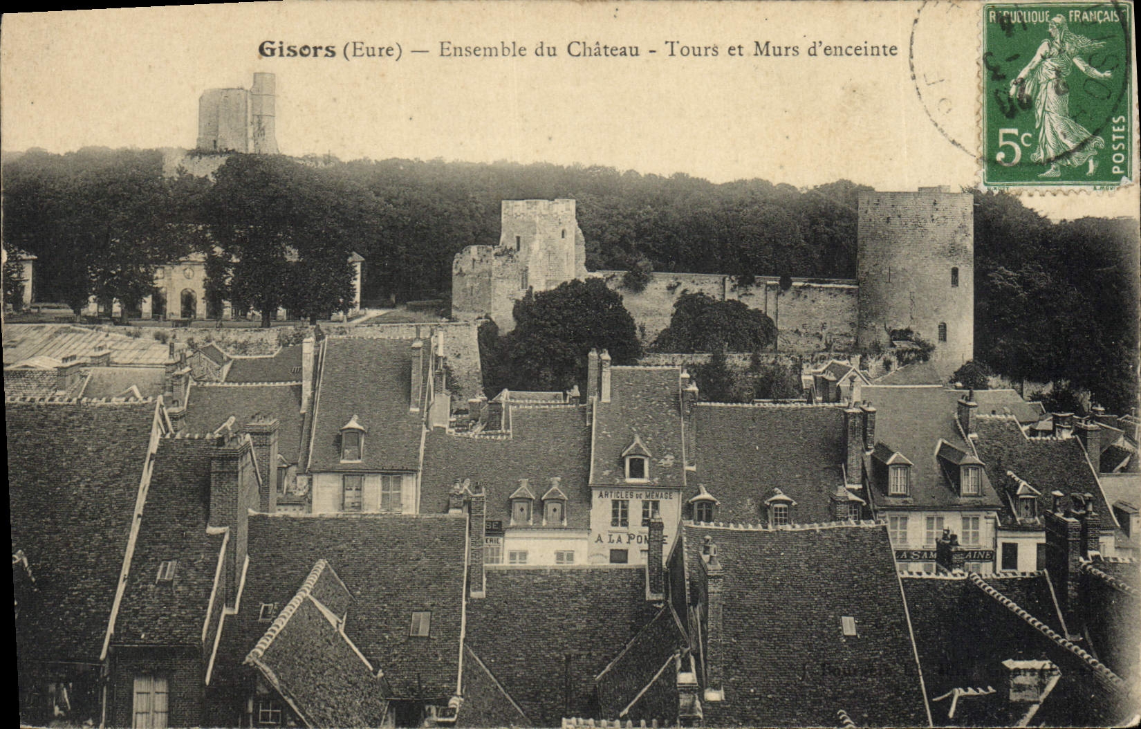 CPA Gisors Ensemble Du Chateau Tours Et Murs D'Enceinte