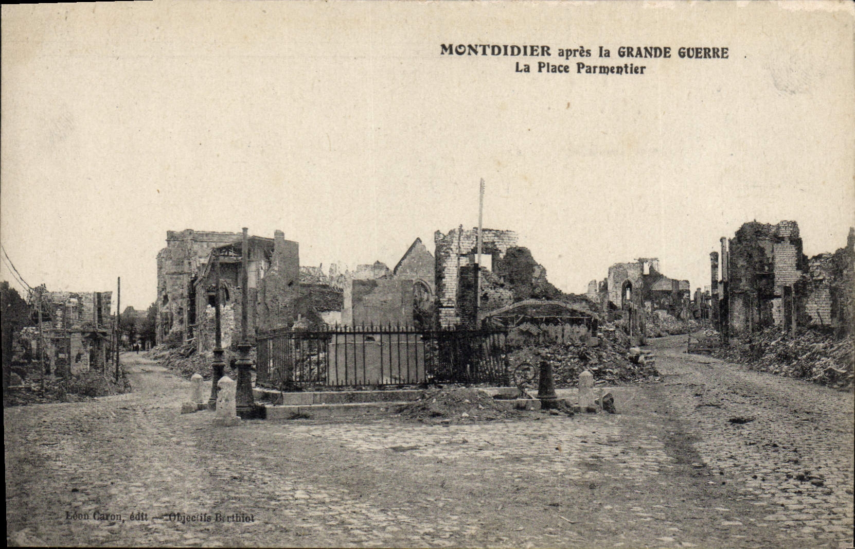 VINTAGE POSTCARD Montdidier After the Great War the place Parmentier Militaria