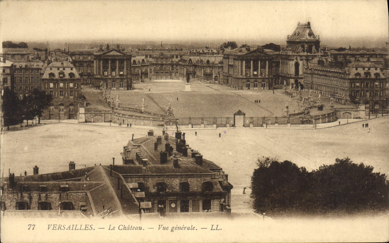 CPA Versailles Le Chateau Vue Generale