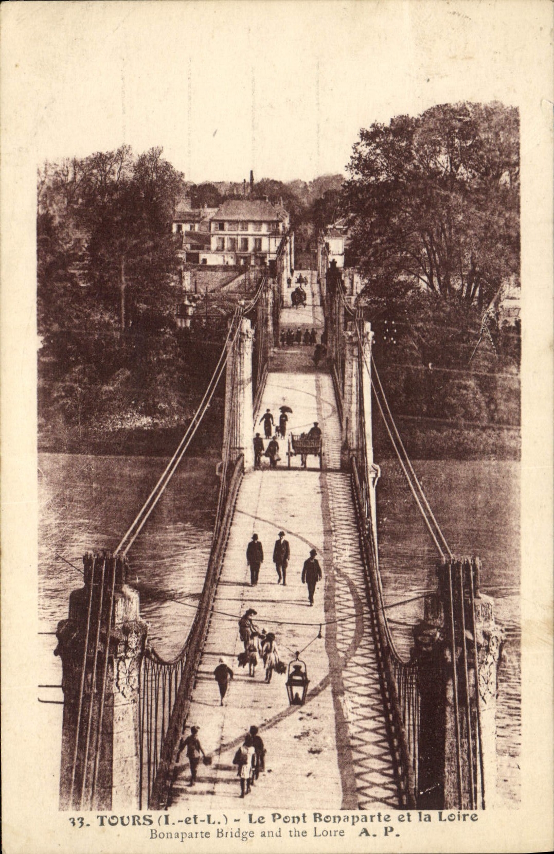 CPA Tours Le Pont Bonaparte Et La Loire