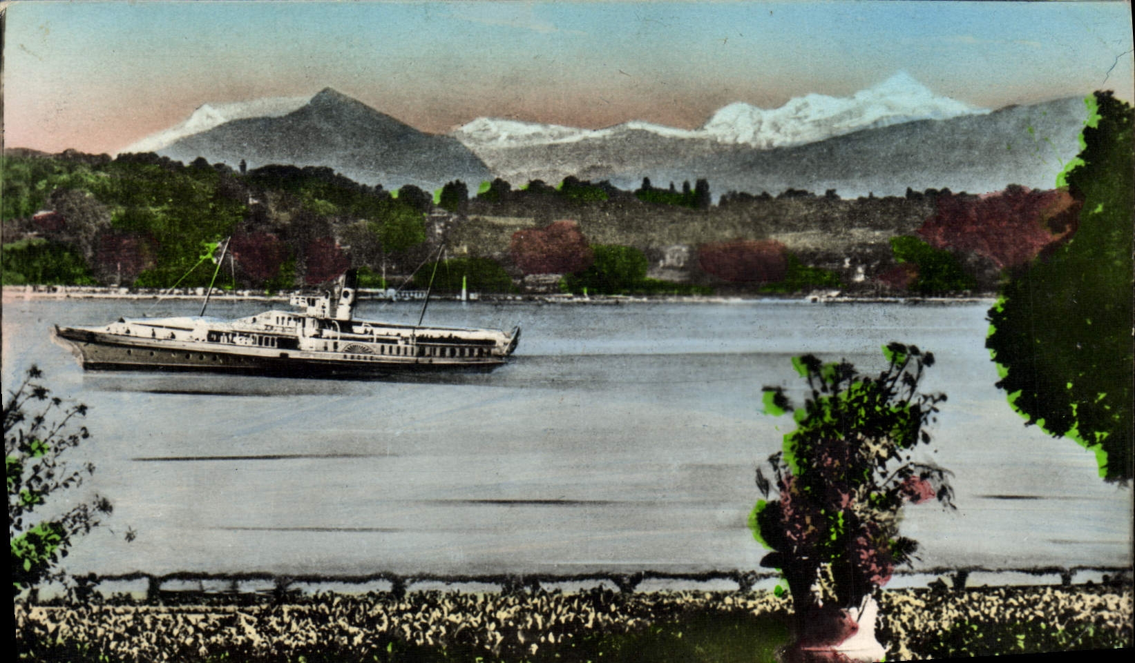 CPM Geneve Le Lac Leman Et Le Mont Blanc vu des jardins de l'Ariana