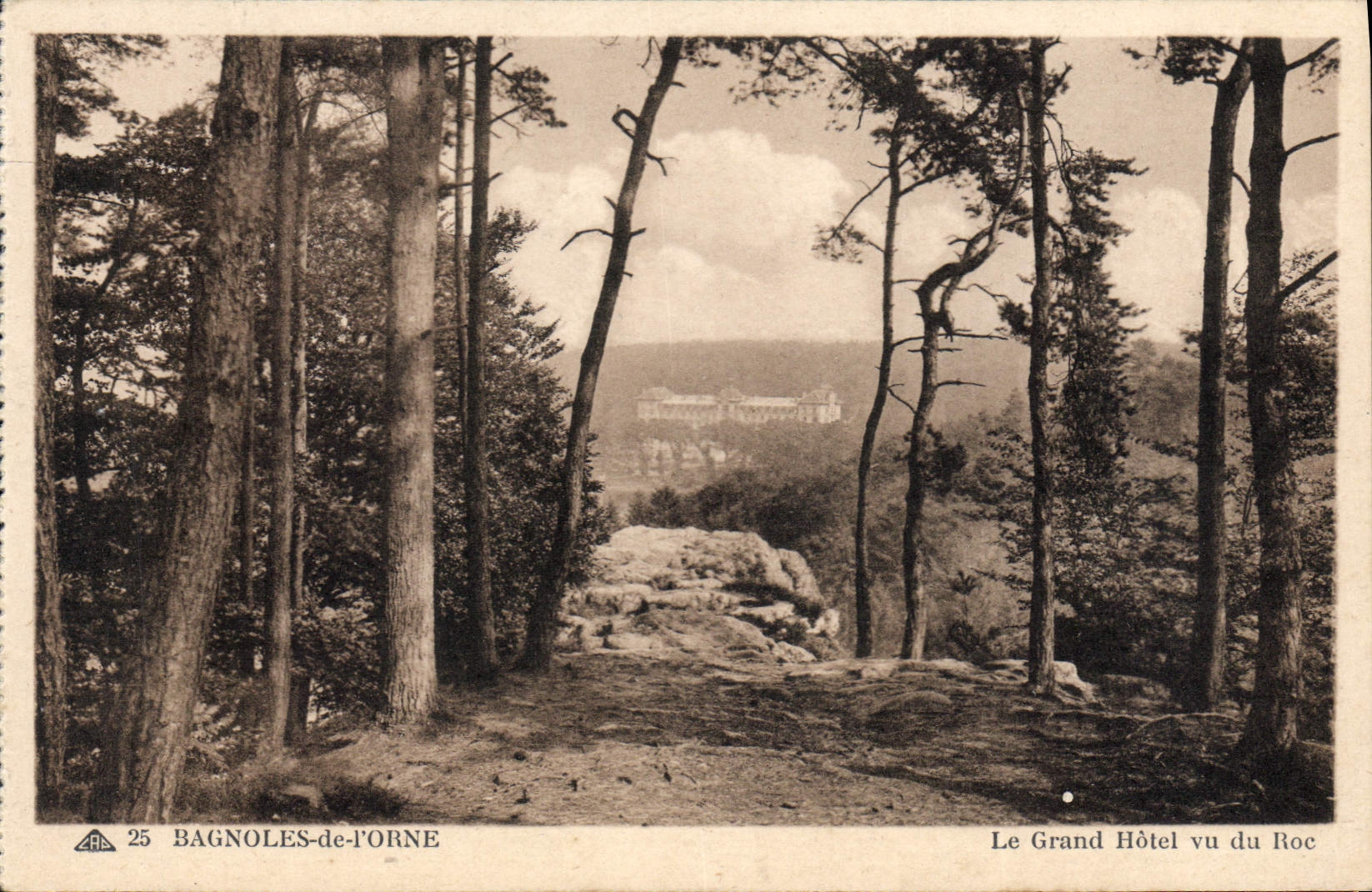 CPA Bagnoles De I'Orne Le Grand Hotel Vu Du Roc