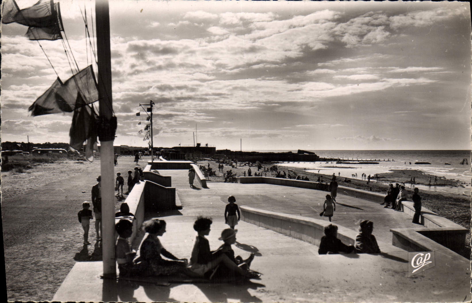 MODERN CARD Courseulles On Sea the Entry Of the Beach