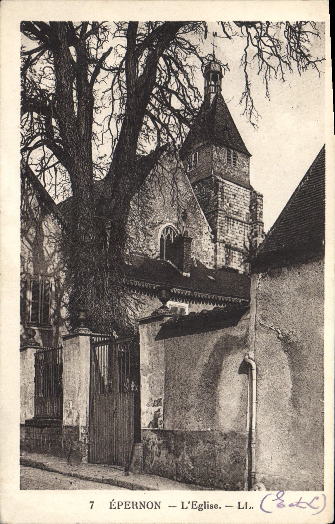 POSTAL Epernon de la VENDIMIA la iglesia