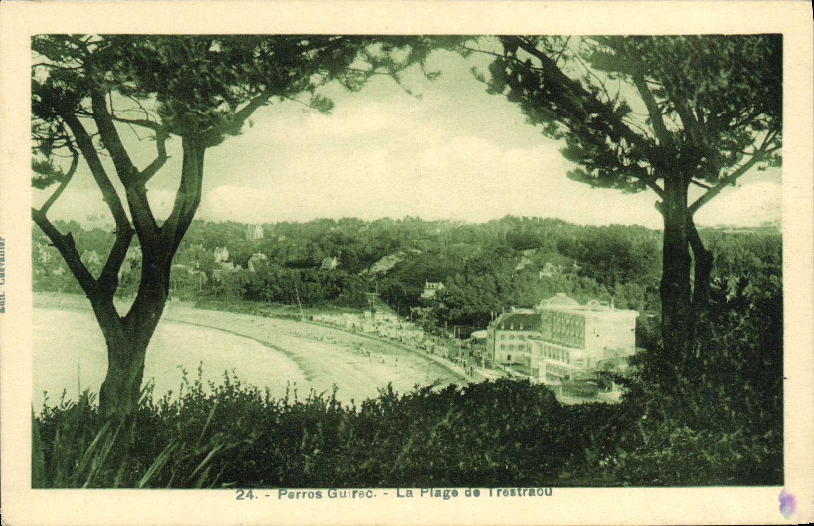 CPA Perros Guirec la Plage De Trestraou