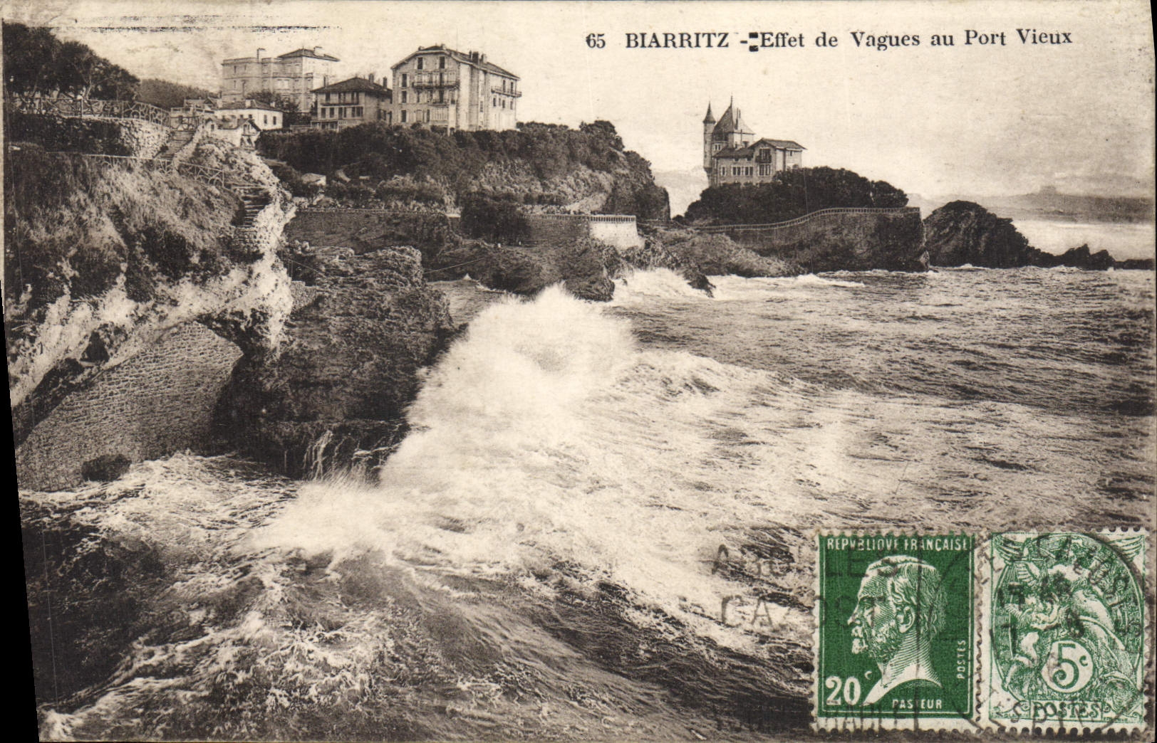CPA Biarritz Effet De Vagues Au Port Vieux