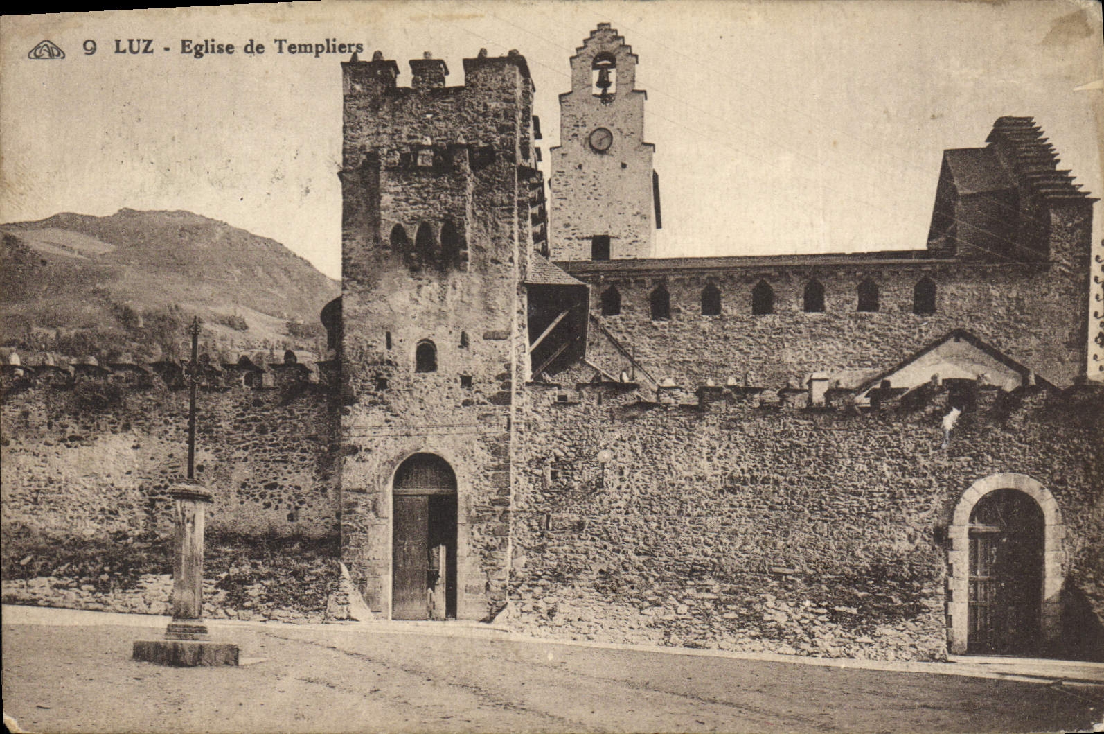 VINTAGE POSTCARD Luz Church De Templiers