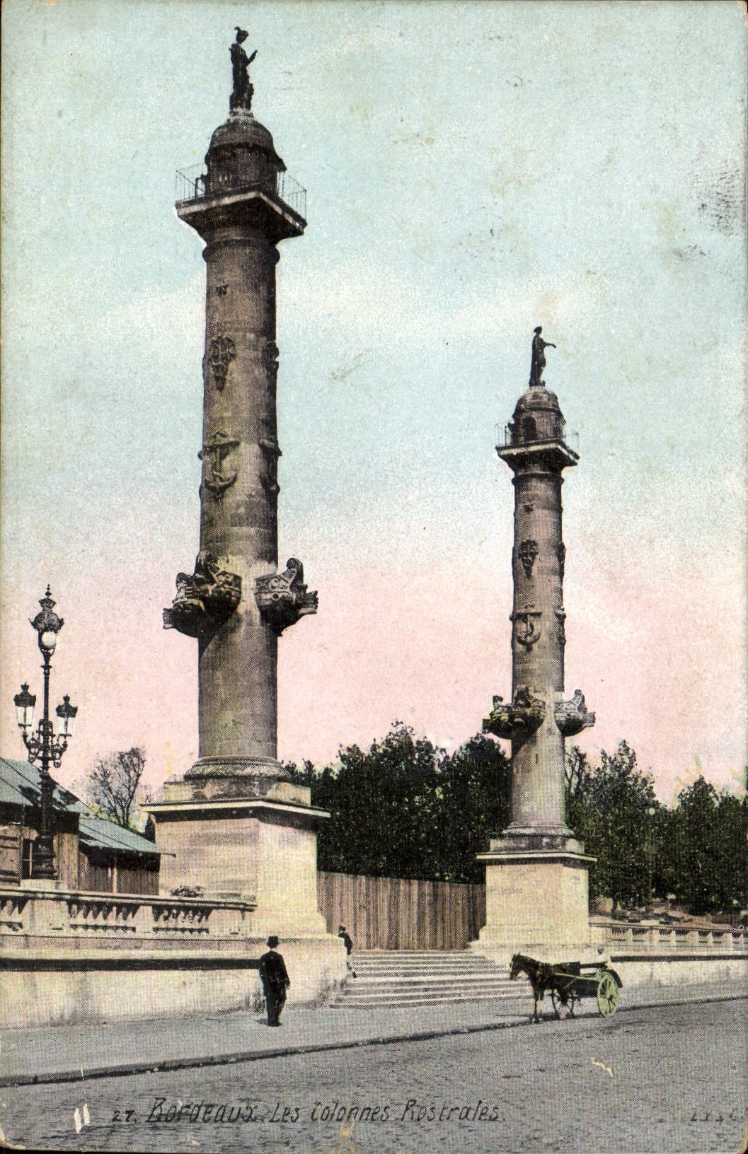 CPA Bordeaux Les Colonnes Rostrales