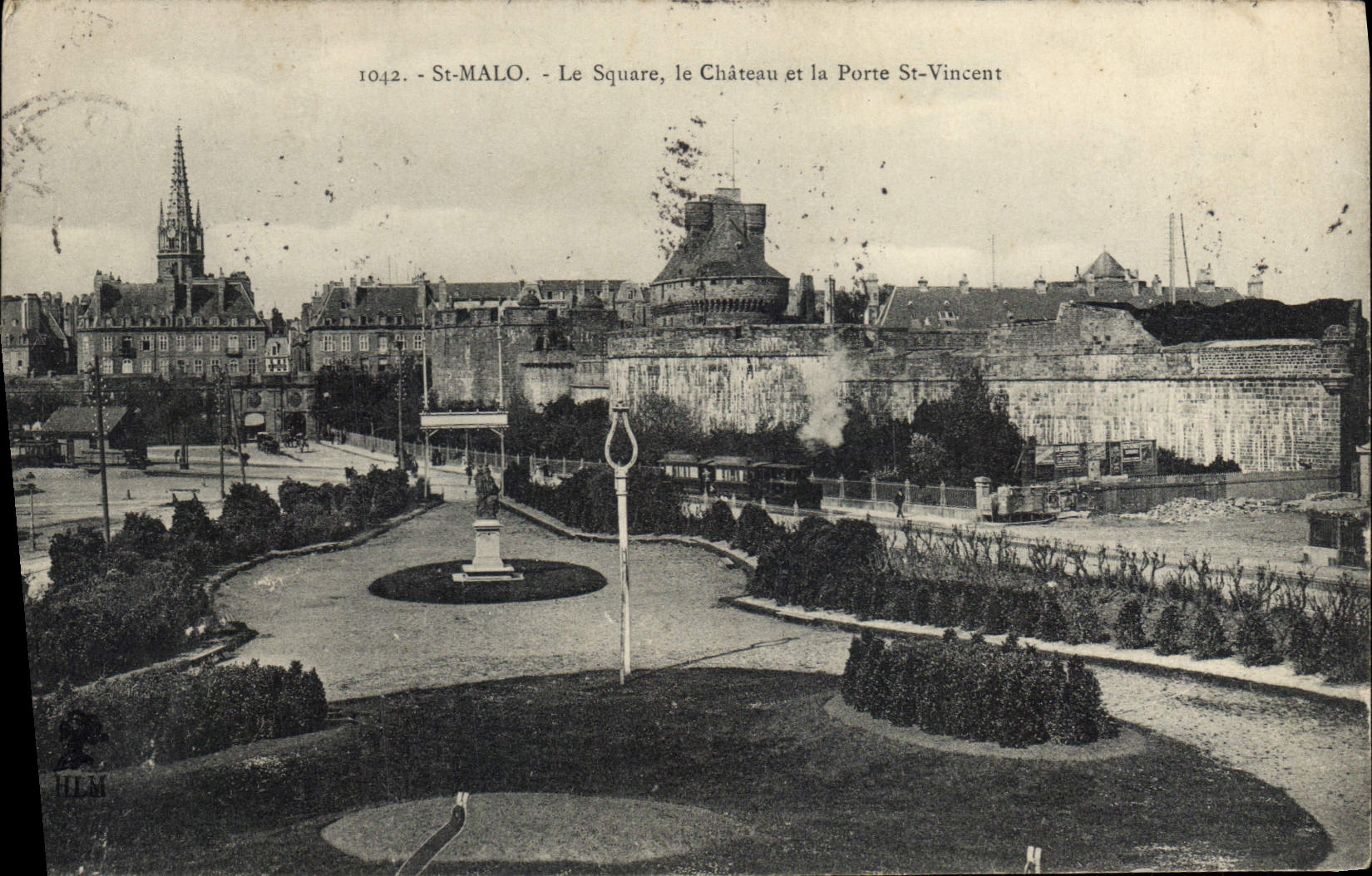 CPA Saint Malo Le Square Le Chateau Et La Porte St Vincent