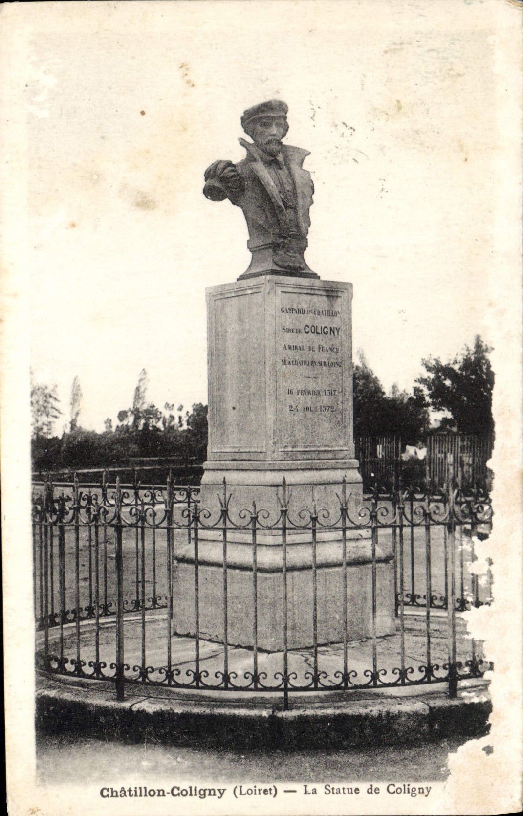 VINTAGE POSTCARD Chatillon Coligny the Statue