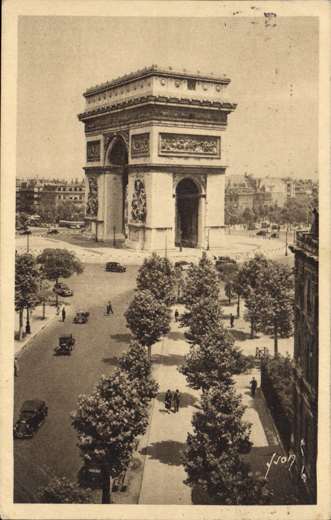 VINTAGE POSTCARD Paris While Strolling Arc de Triomphe
