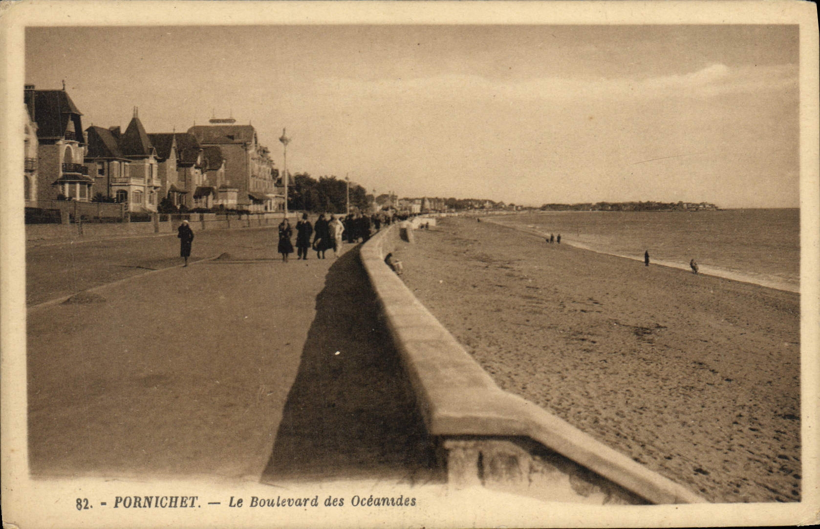 VINTAGE POSTCARD Pornichet the Boulevard Of Oceanrdes