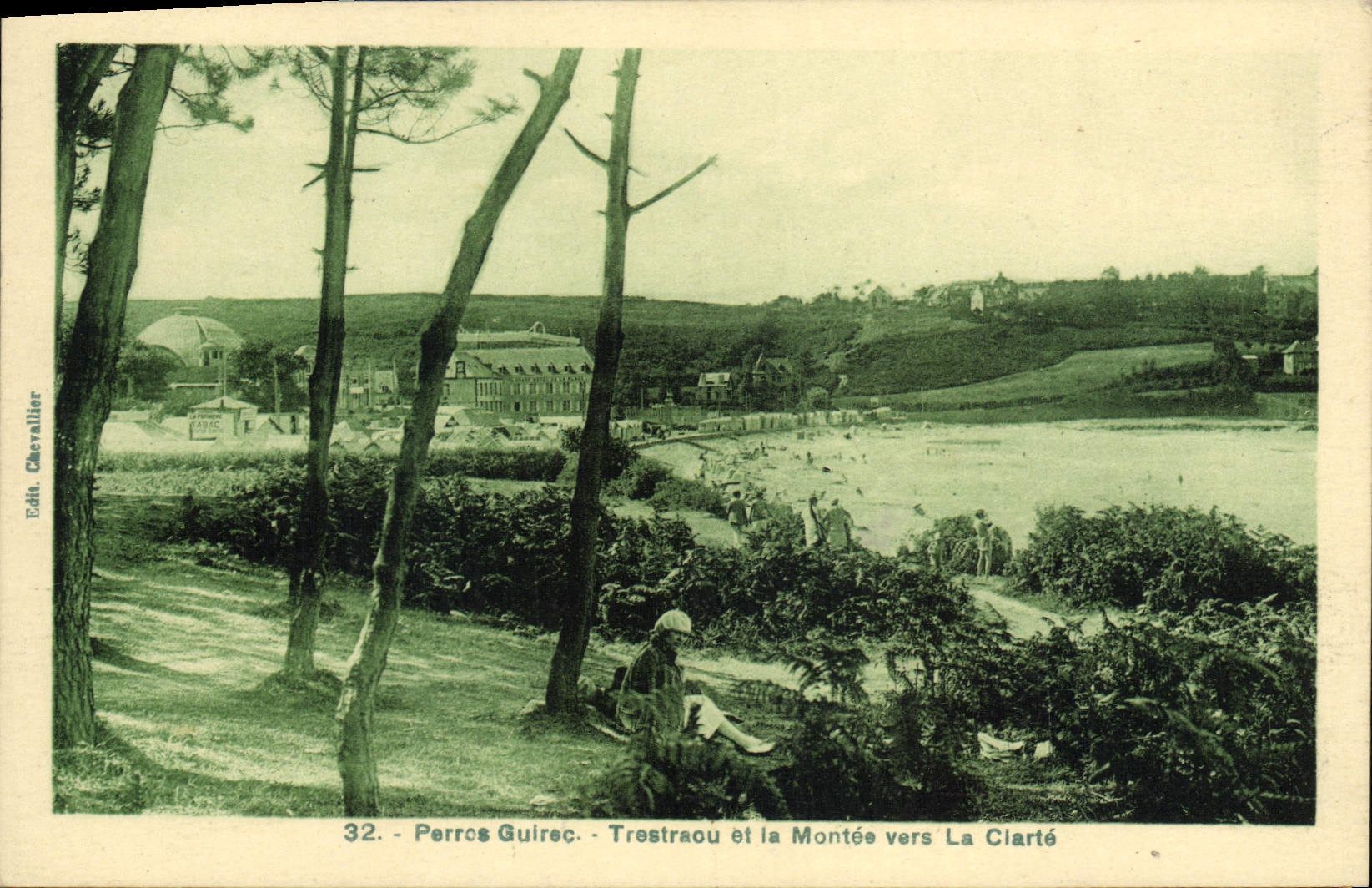 CPA Perros Guirec Trestraou Et La Montee Vers La Clarte