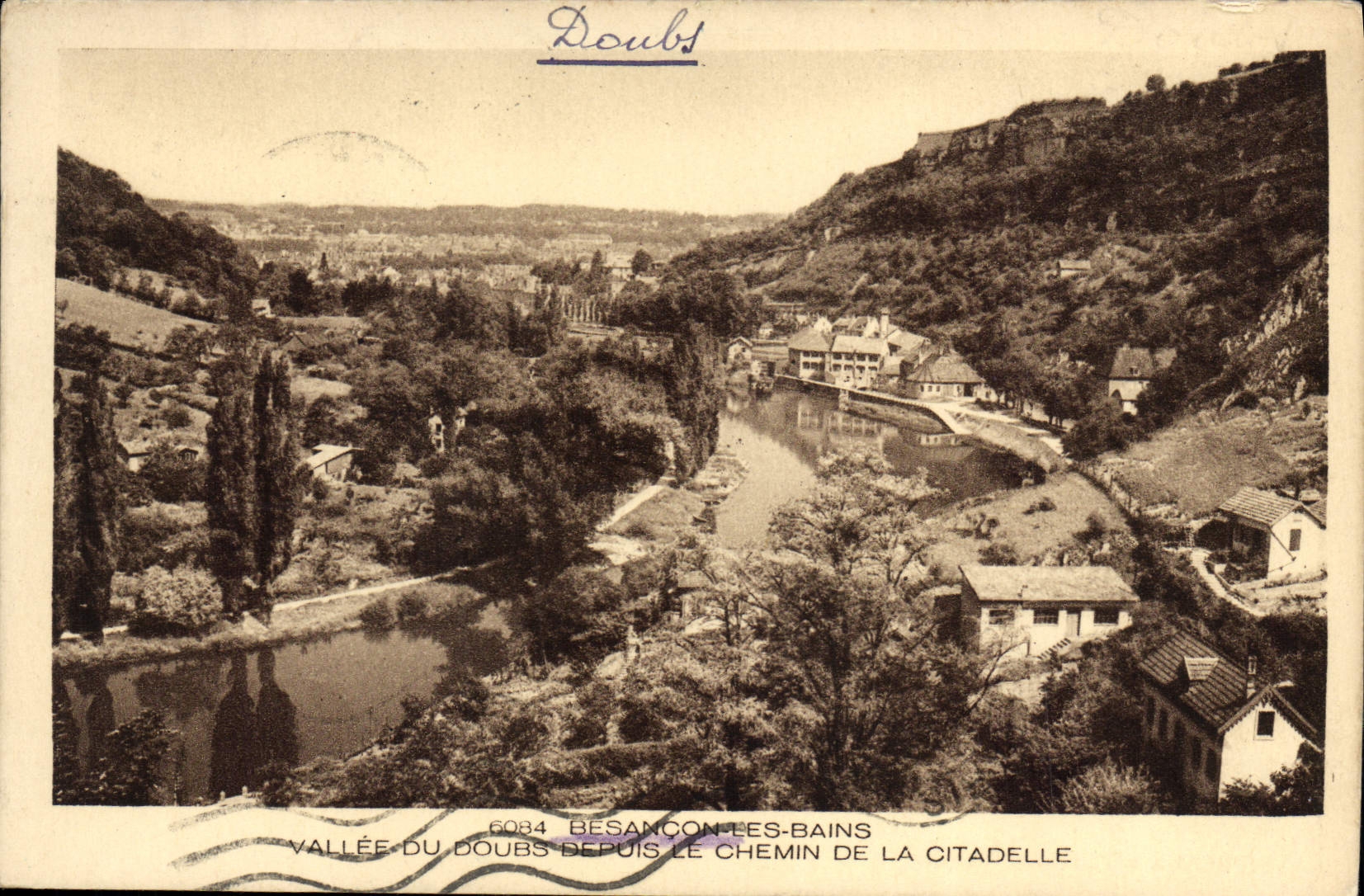 Valle de Basancon de la POSTAL de la VENDIMIA les Bains de Doubs desde la manera de la ciudadela