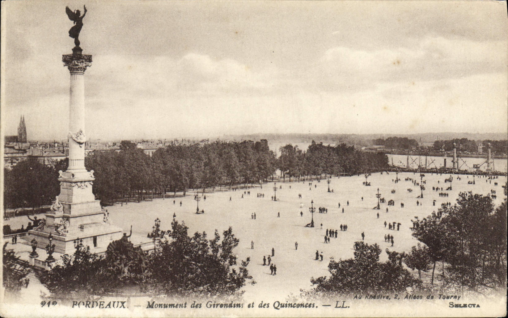 CPA Bordeaux Monument Des Girondins Et Des Quinconces