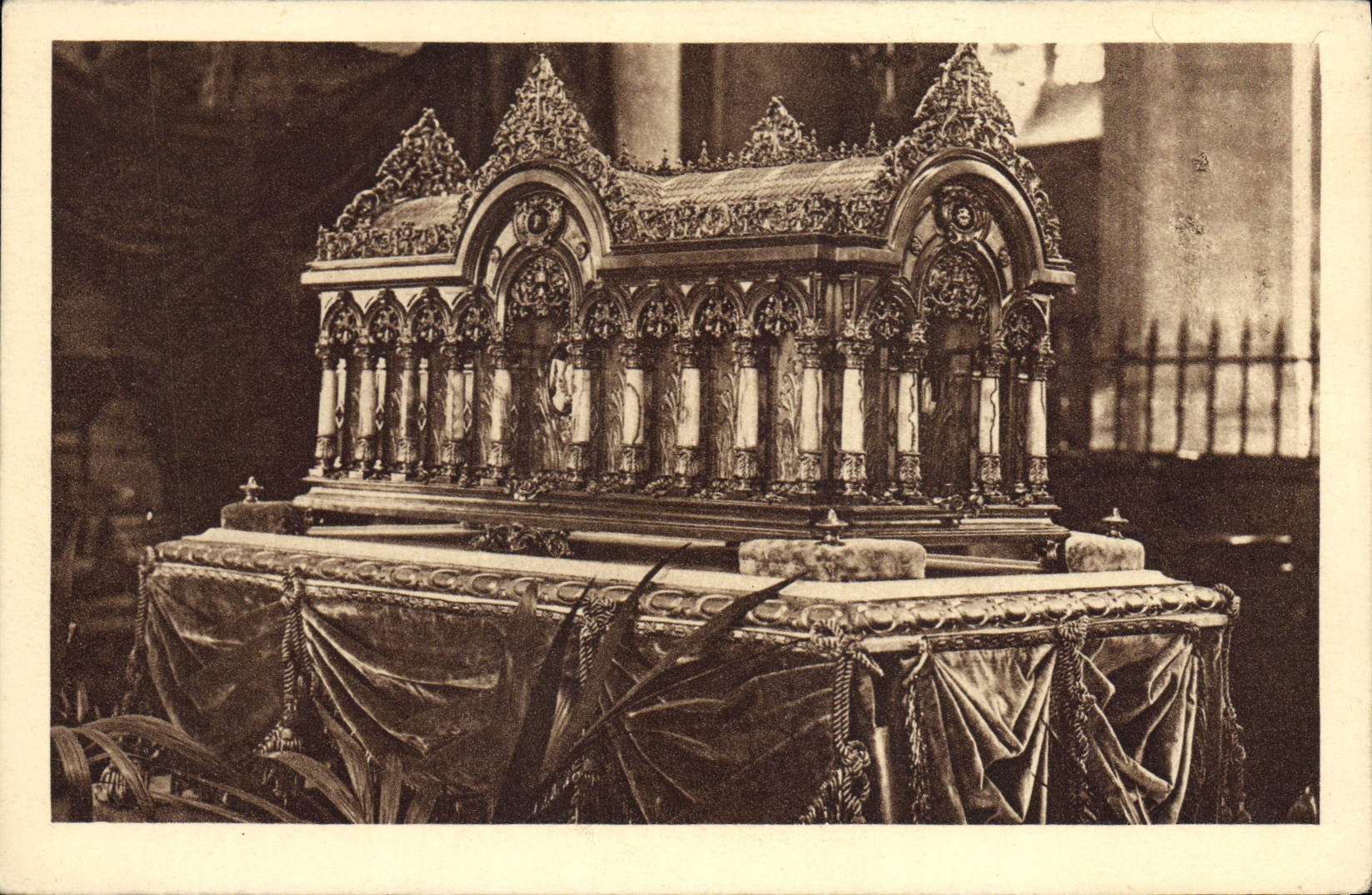 Caza de la POSTAL de la VENDIMIA pequeña de Lisieux Vermeil