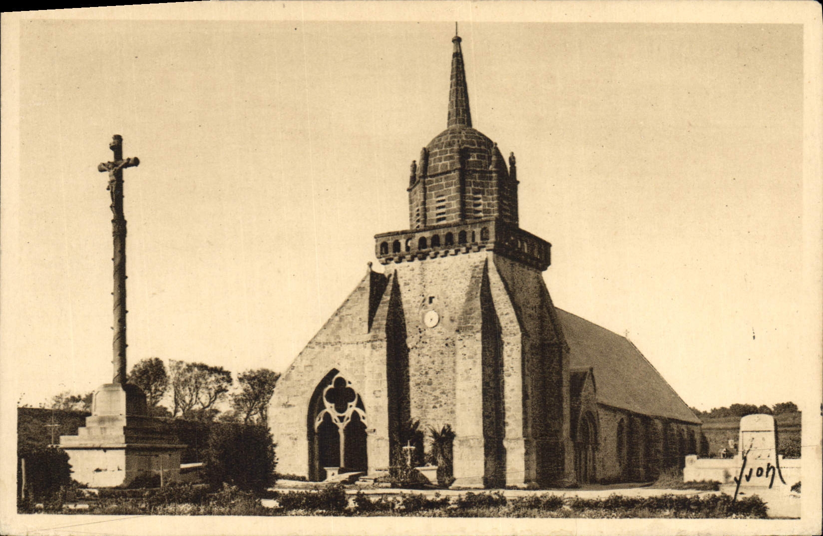 VINTAGE POSTCARD Perros Guirec the Church And the Martyrdom