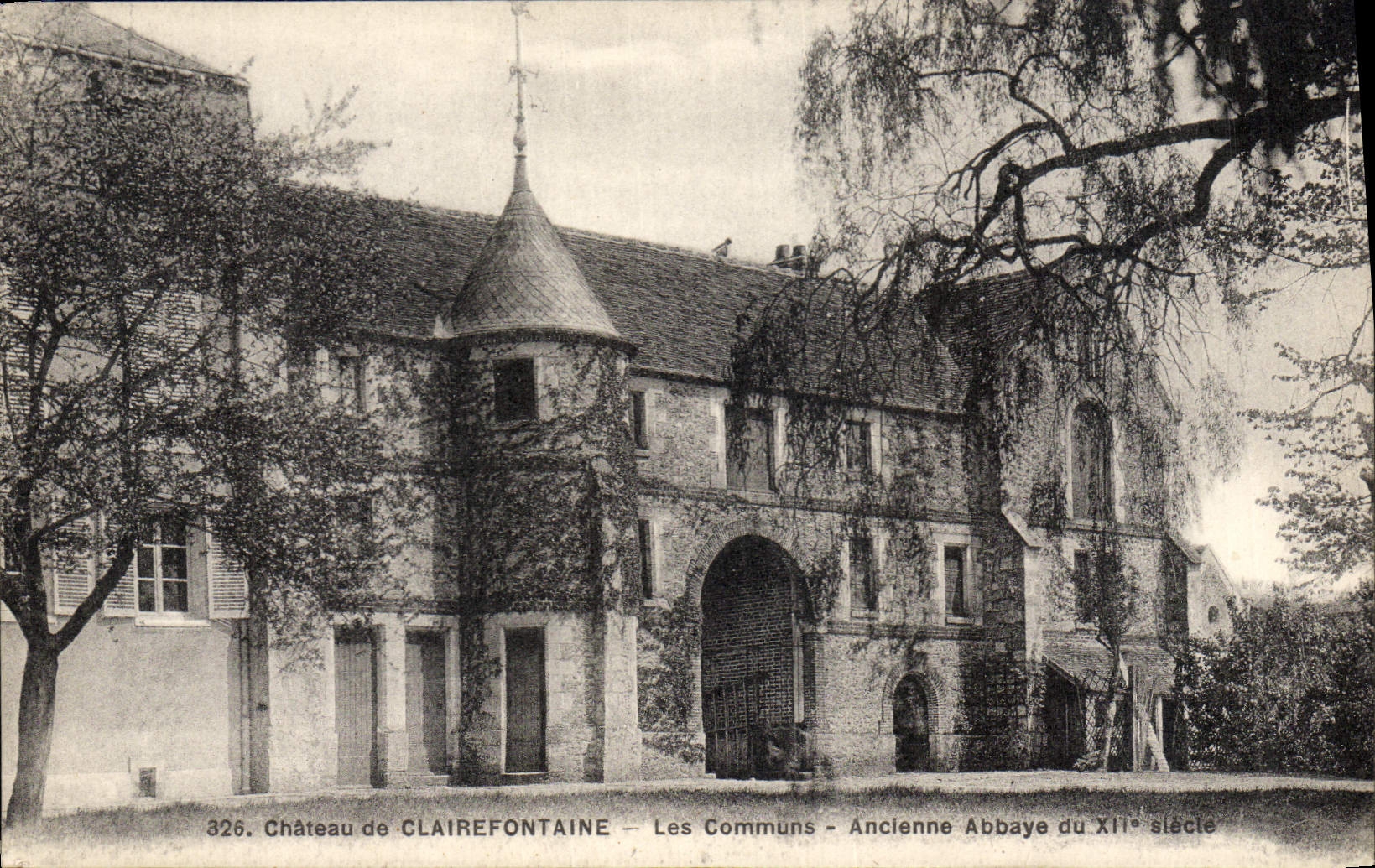 VINTAGE POSTCARD Castle De Clairefontaine Commun runs Old abbey of 12th