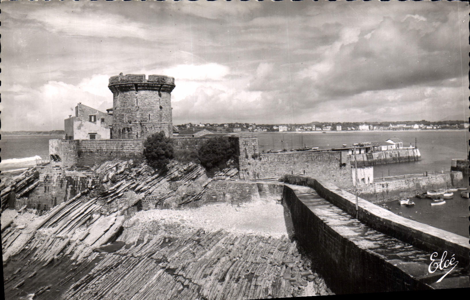 MODERN CARD Holy Jean De Luz the Fort of Socoa and the bay of St Jean de Luz
