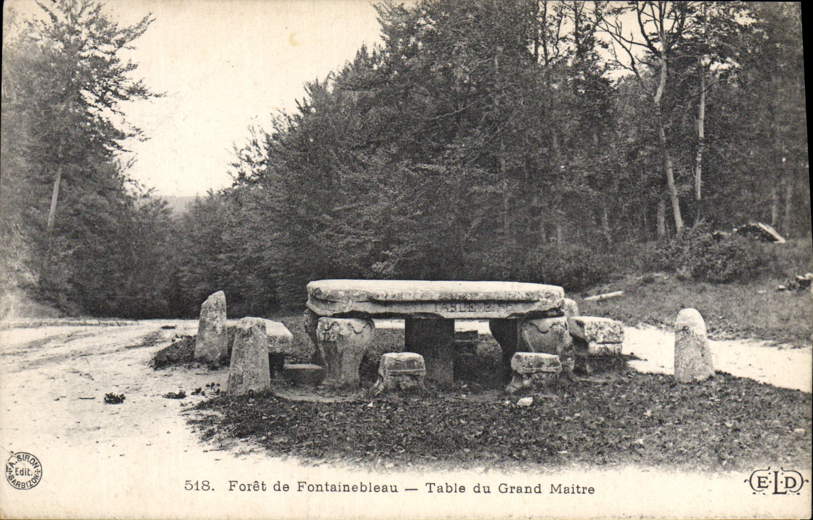 VINTAGE POSTCARD Foret De Fontainebleau Counts Of the Large Master