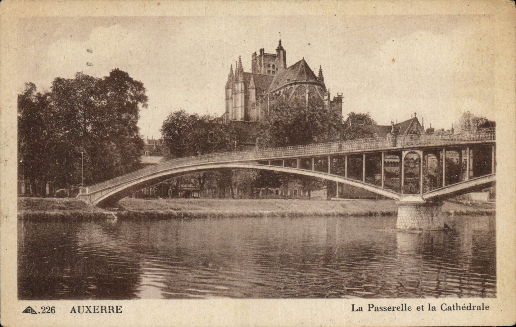 CPA Auxerre La Passerelle Et La Cathedrale